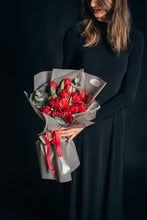 Încarcă imaginea în vizualizatorul Galerie, Buchet “Red Love”
