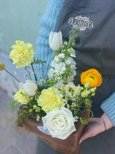 Încarcă imaginea în vizualizatorul Galerie, Aranjament “Primăvară înfloritoare”