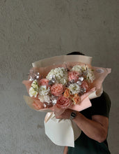 Încarcă imaginea în vizualizatorul Galerie, Buchet “Peach Dream”