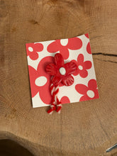 Încarcă imaginea în vizualizatorul Galerie, Broşă mărțişor “Floare Albă”