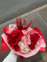 Încarcă imaginea în vizualizatorul Galerie, Buchet “Love in Monte Carlo”