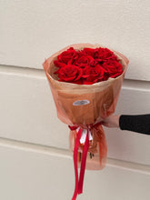 Încarcă imaginea în vizualizatorul Galerie, Buchet “Red Roses”