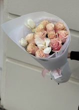 Încarcă imaginea în vizualizatorul Galerie, Buchet “Be mine”