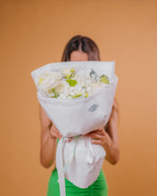 Încarcă imaginea în vizualizatorul Galerie, Buchet “White Cloud”