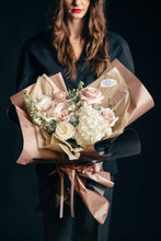 Încarcă imaginea în vizualizatorul Galerie, Buchet 'Delicate'