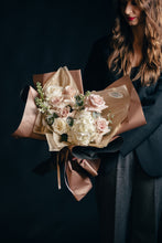 Încarcă imaginea în vizualizatorul Galerie, Buchet 'Delicate'