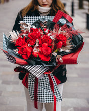 Încarcă imaginea în vizualizatorul Galerie, Buchet 'Love in Chicago'