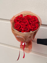Încarcă imaginea în vizualizatorul Galerie, Buchet “Red Roses”
