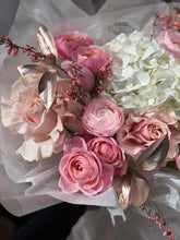 Încarcă imaginea în vizualizatorul Galerie, Buchet “Kiss”
