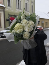 Încarcă imaginea în vizualizatorul Galerie, Buchet “White Love”

