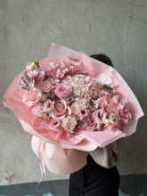 Încarcă imaginea în vizualizatorul Galerie, Buchet “Pink Dream”

