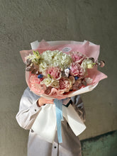 Încarcă imaginea în vizualizatorul Galerie, Buchet “Pink Harmony”
